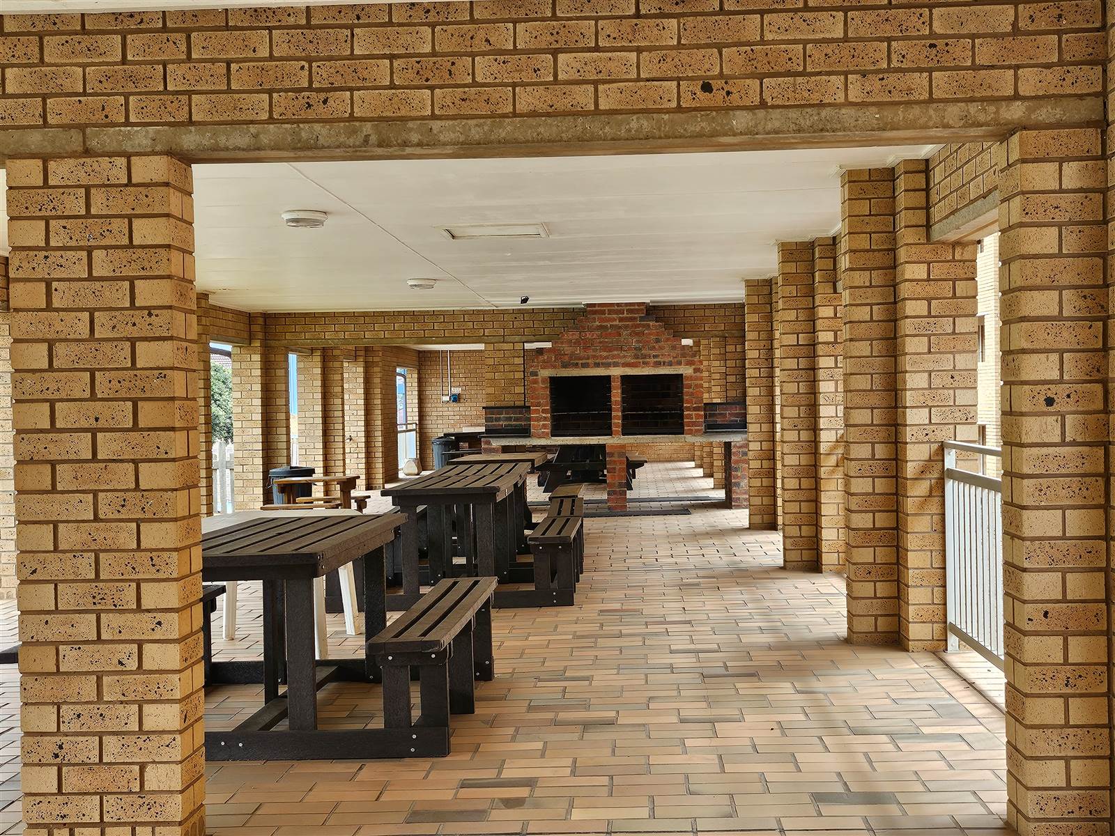 4 Bed Apartment in Winklespruit photo number 29