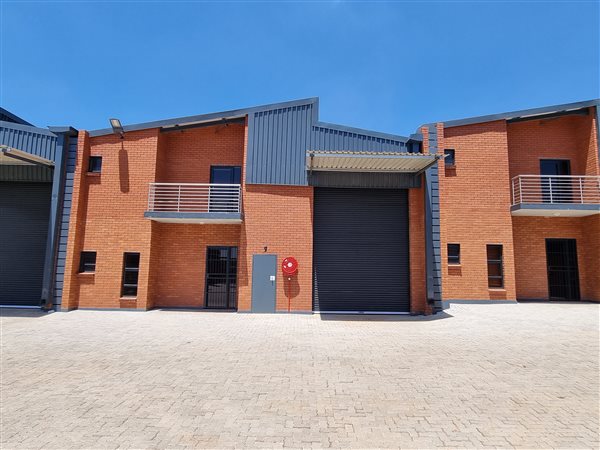 376  m² Industrial space