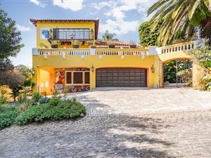 6 Bed House in Khyber Rock