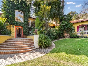 6 Bed House in Khyber Rock