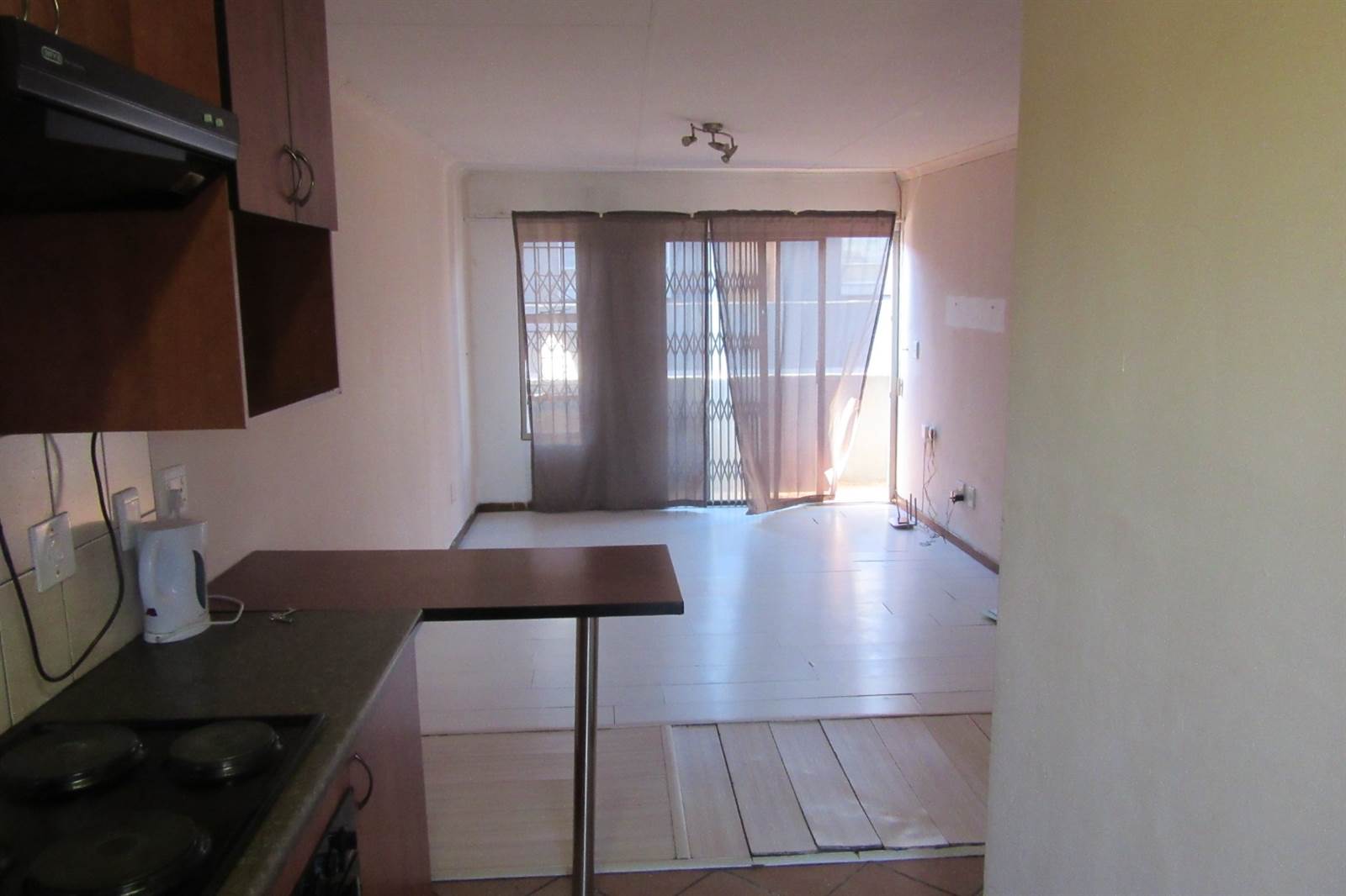 2 Bed Apartment in Pollak Park photo number 3