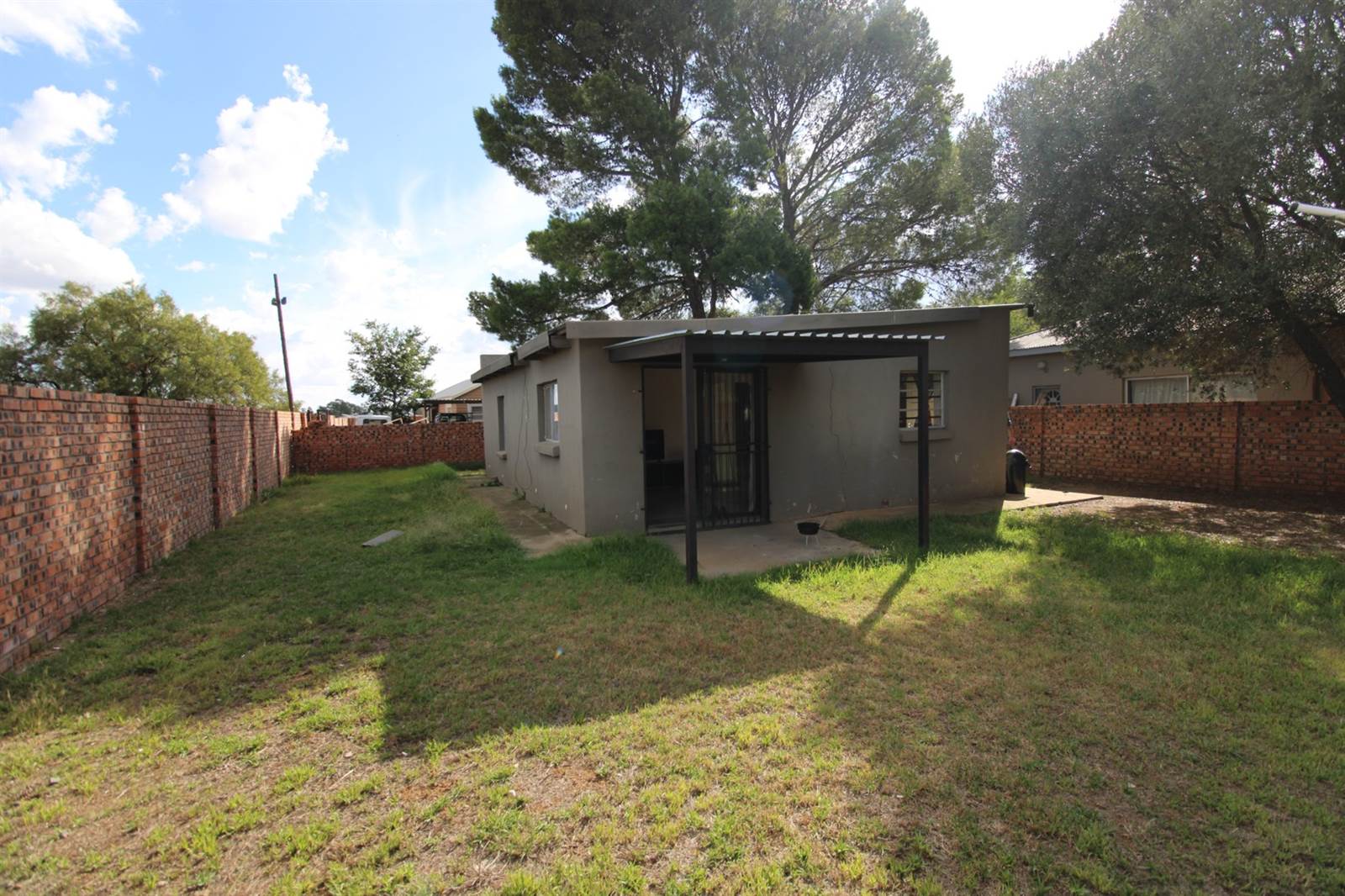 2 Bed Townhouse in Quaggafontein photo number 11