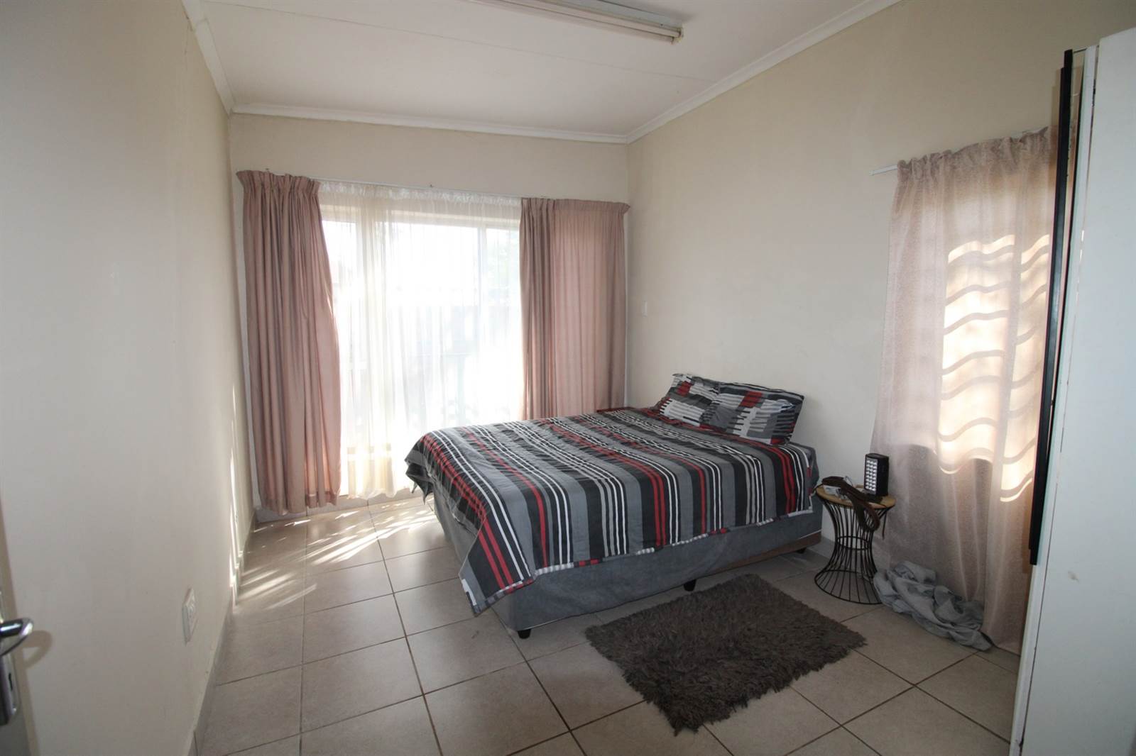 2 Bed Townhouse in Quaggafontein photo number 10