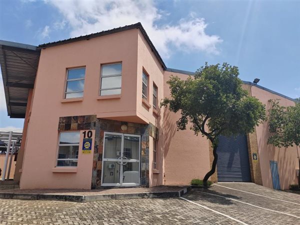211  m² Commercial space