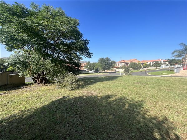 848 m² Land