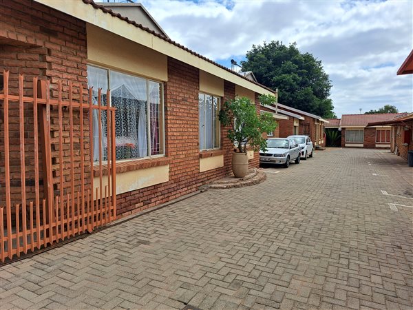 4 Bedroom House 4 Bedroom House
