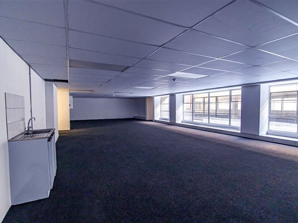 305  m² Office Space