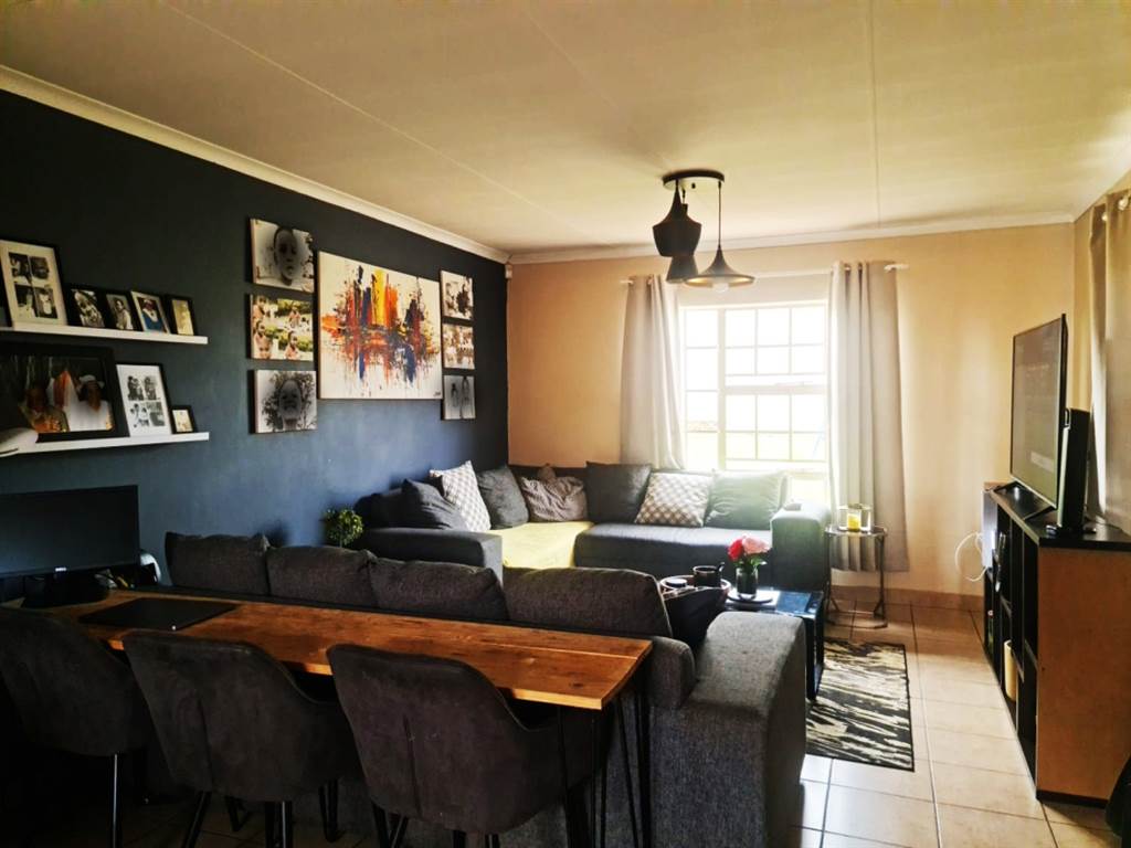 3 Bed House in Olievenhoutbos photo number 5