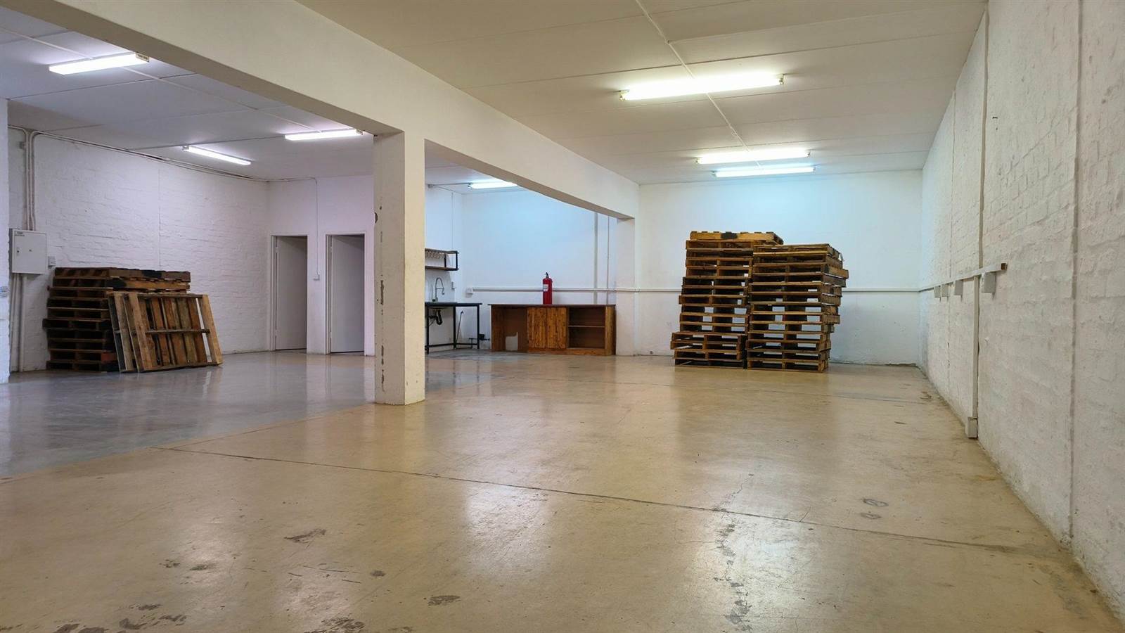 190  m² Industrial space in Somerset West Business Park photo number 9