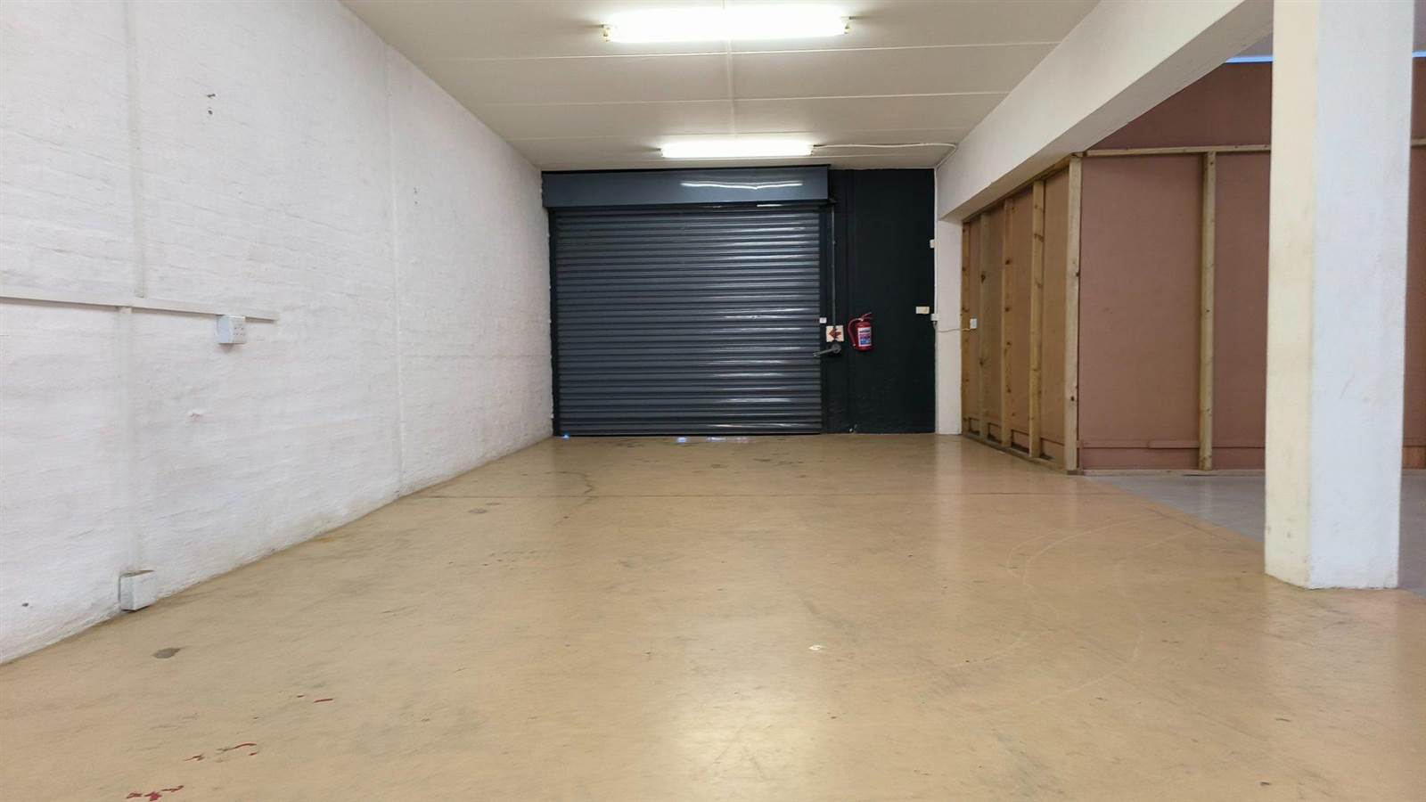 190  m² Industrial space in Somerset West Business Park photo number 4