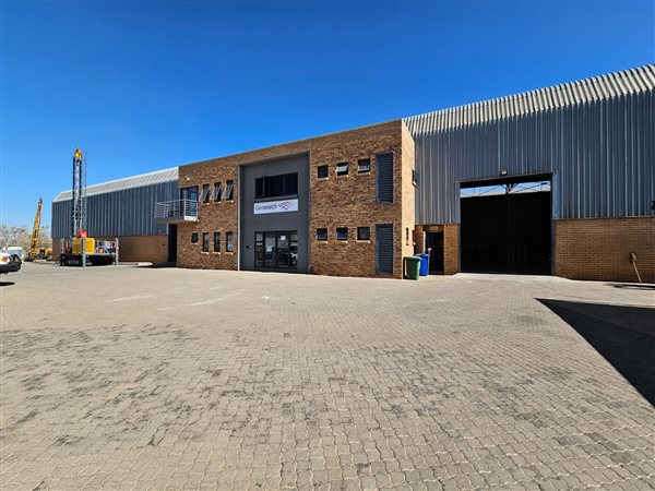 1 350  m² Industrial space