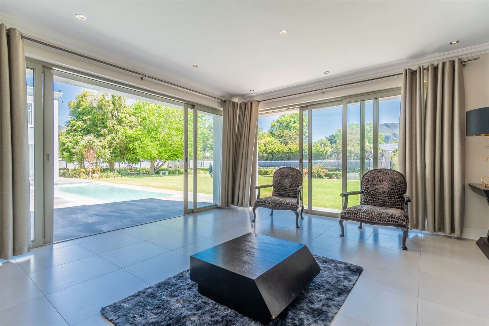 5 Bed House in Constantia photo number 10