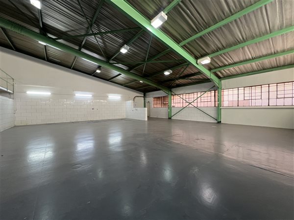 392  m² Industrial space