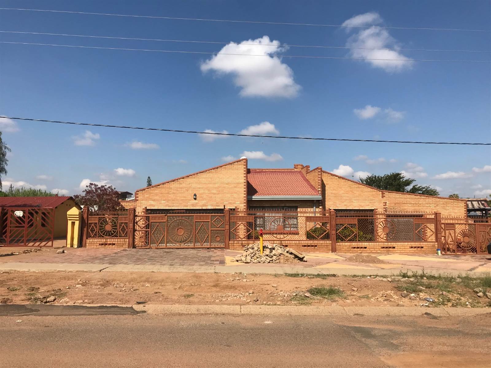 6 Bed House in Mabopane photo number 1