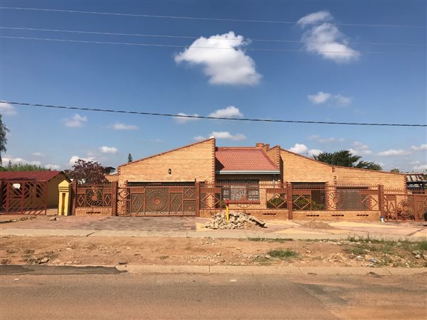 6 Bed House in Mabopane