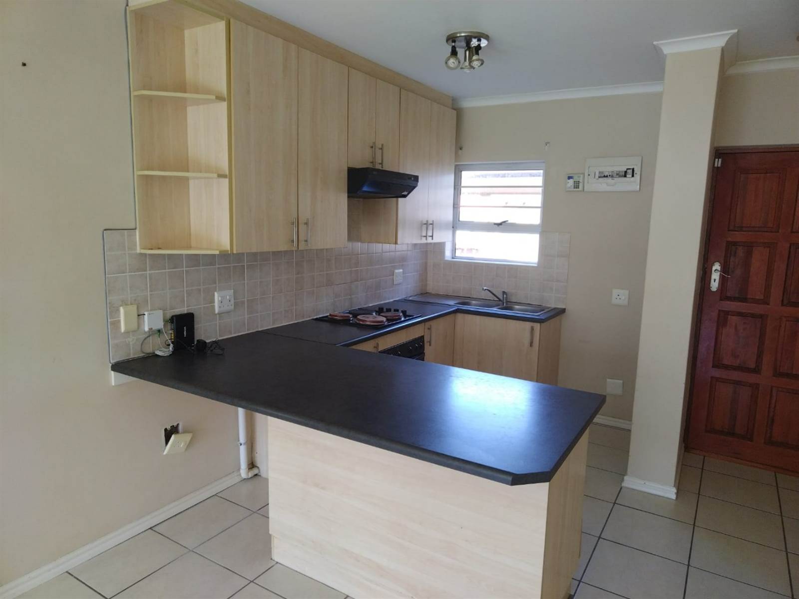 2 Bed Townhouse in Walmer Heights photo number 2