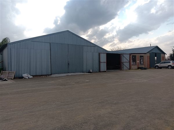 1 100  m² Industrial space