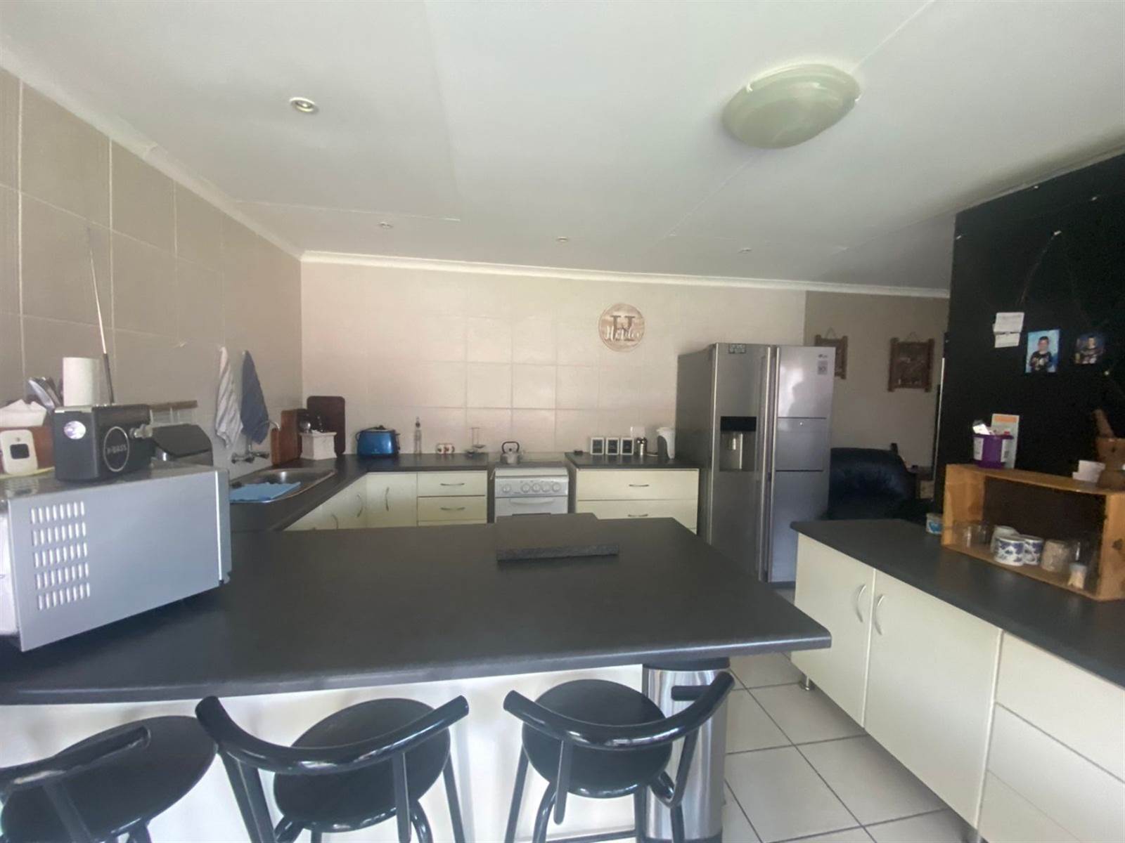2 Bed Townhouse in Sunward Park photo number 17