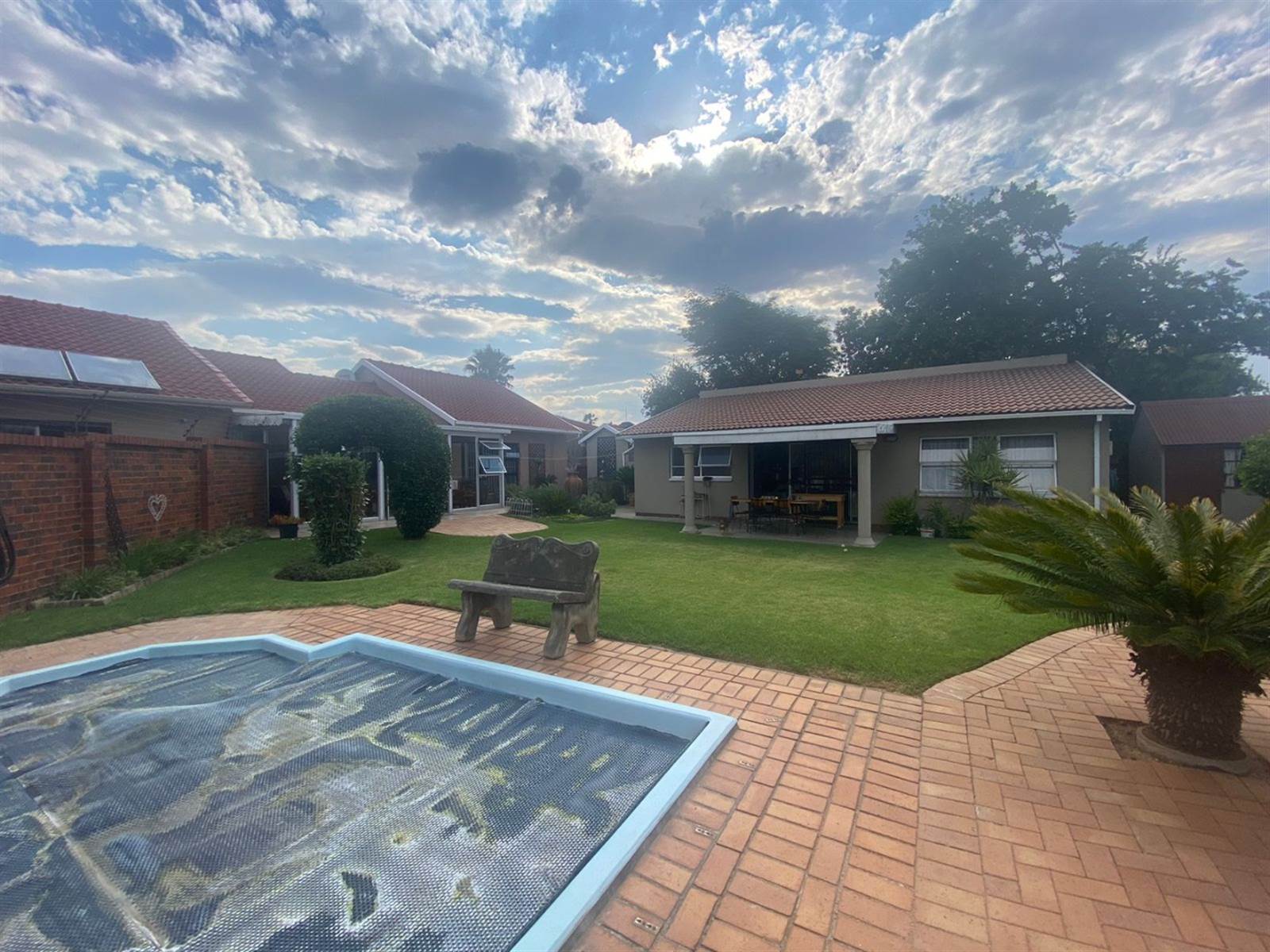 2 Bed Townhouse in Sunward Park photo number 1