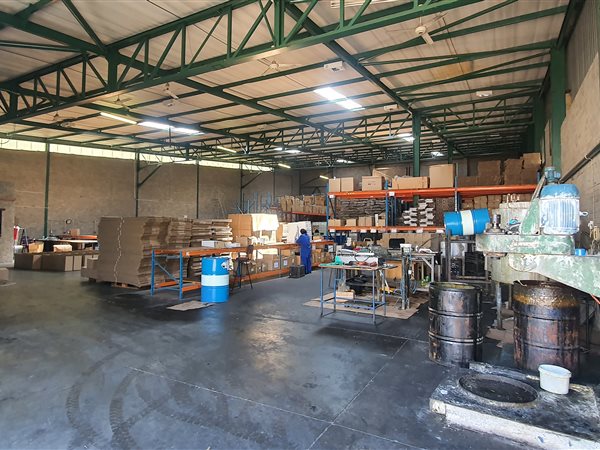 1 350  m² Industrial space