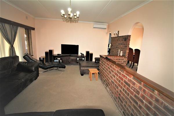 3 Bed House in Malvern photo number 5