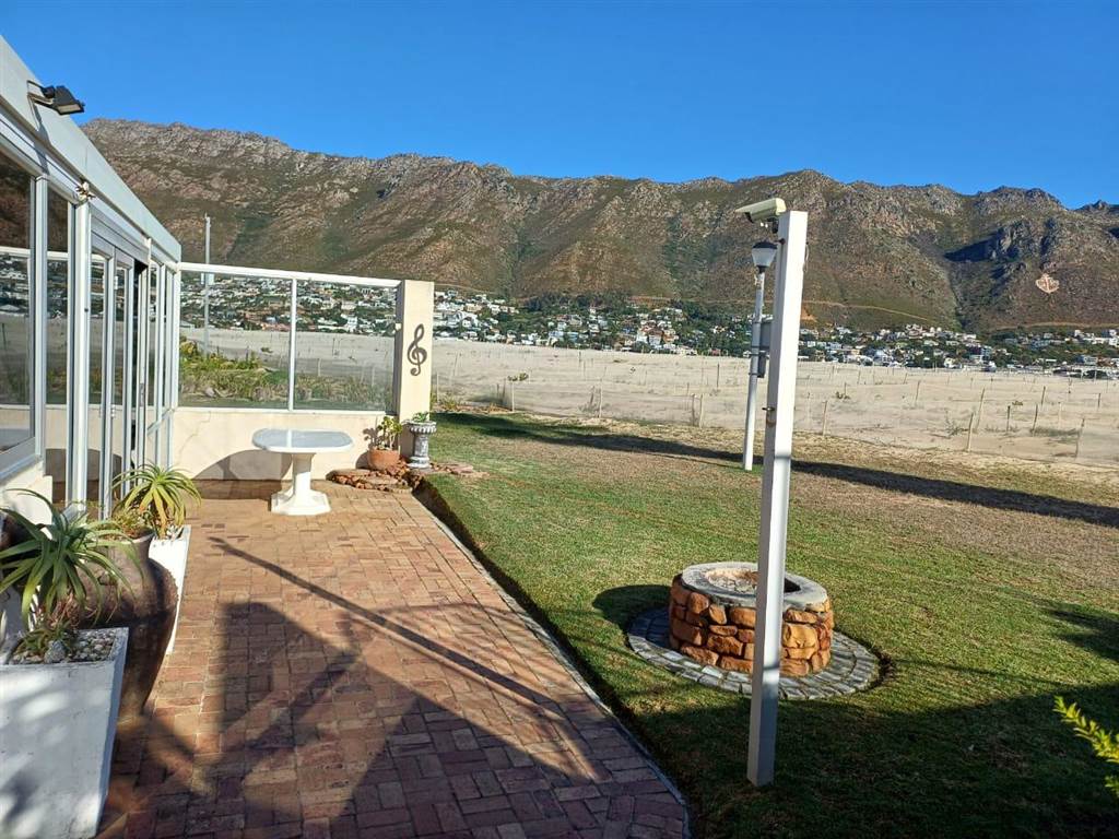 3 Bed House in Gordons Bay Central photo number 28