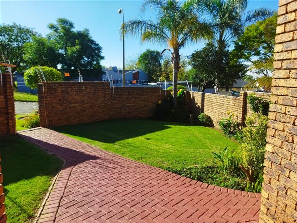 3 Bedroom Townhouse 3 Bedroom Townhouse