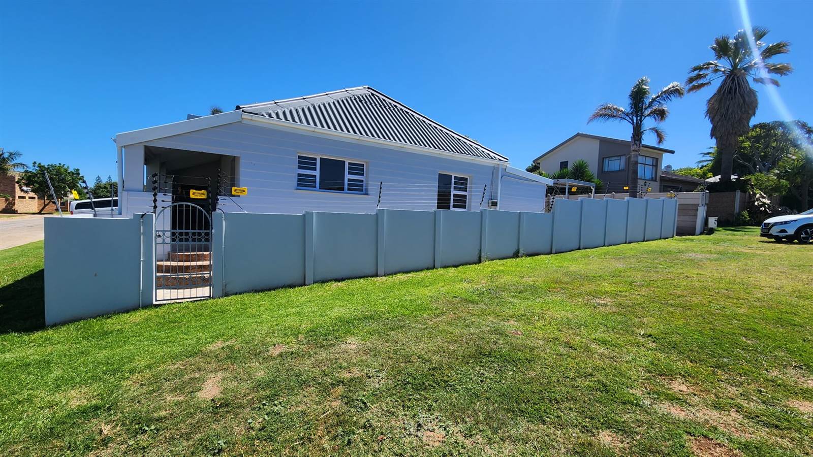 7 Bed House in Jeffreys Bay photo number 3