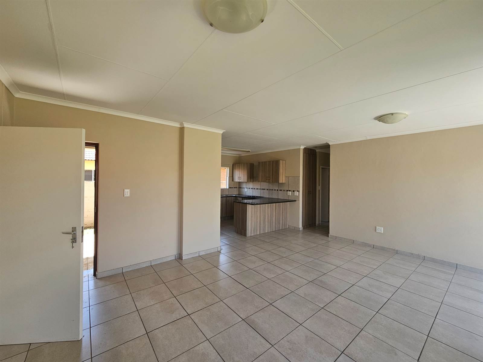 3 Bed House in Waterkloof East photo number 6