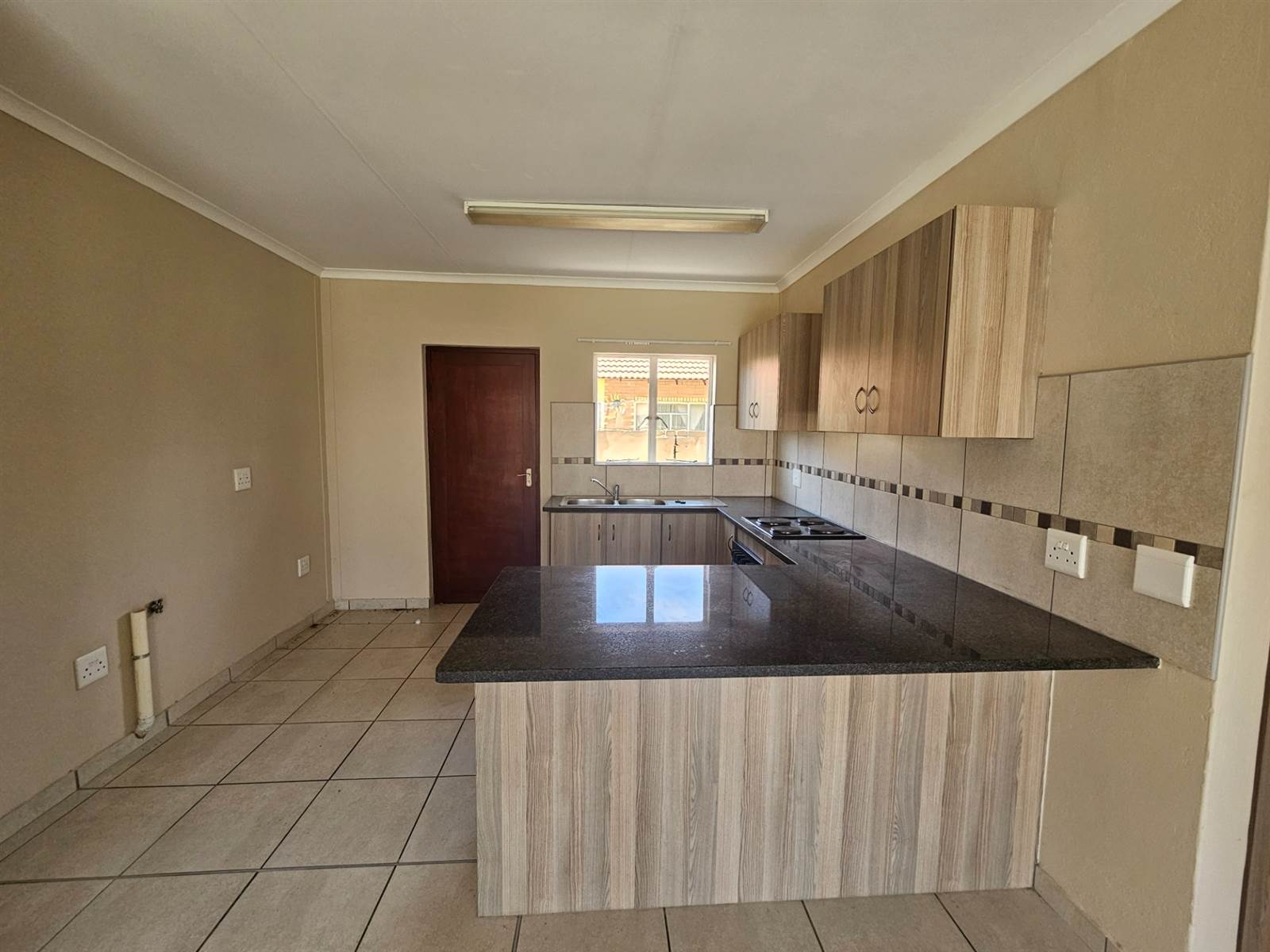 3 Bed House in Waterkloof East photo number 7