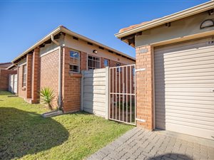 3 Bed House in Olievenhoutbosch