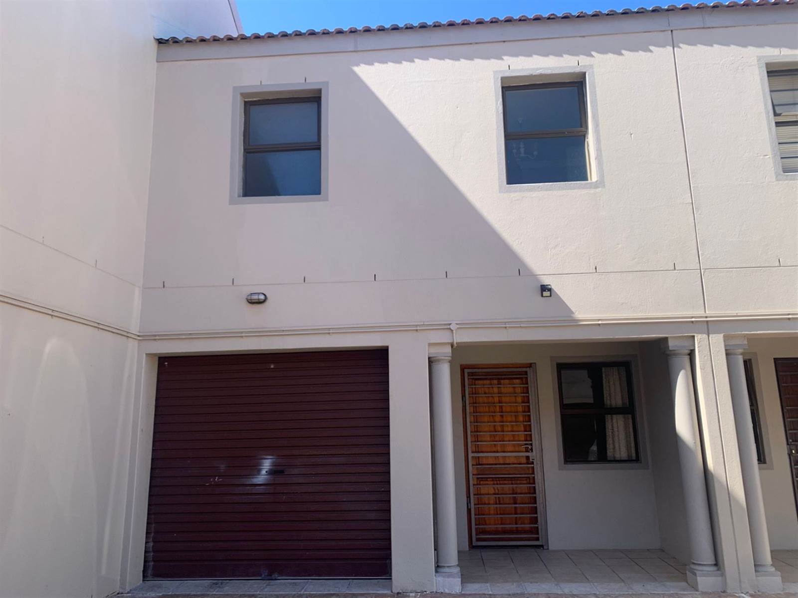 3 Bed Townhouse in Muizenberg photo number 2