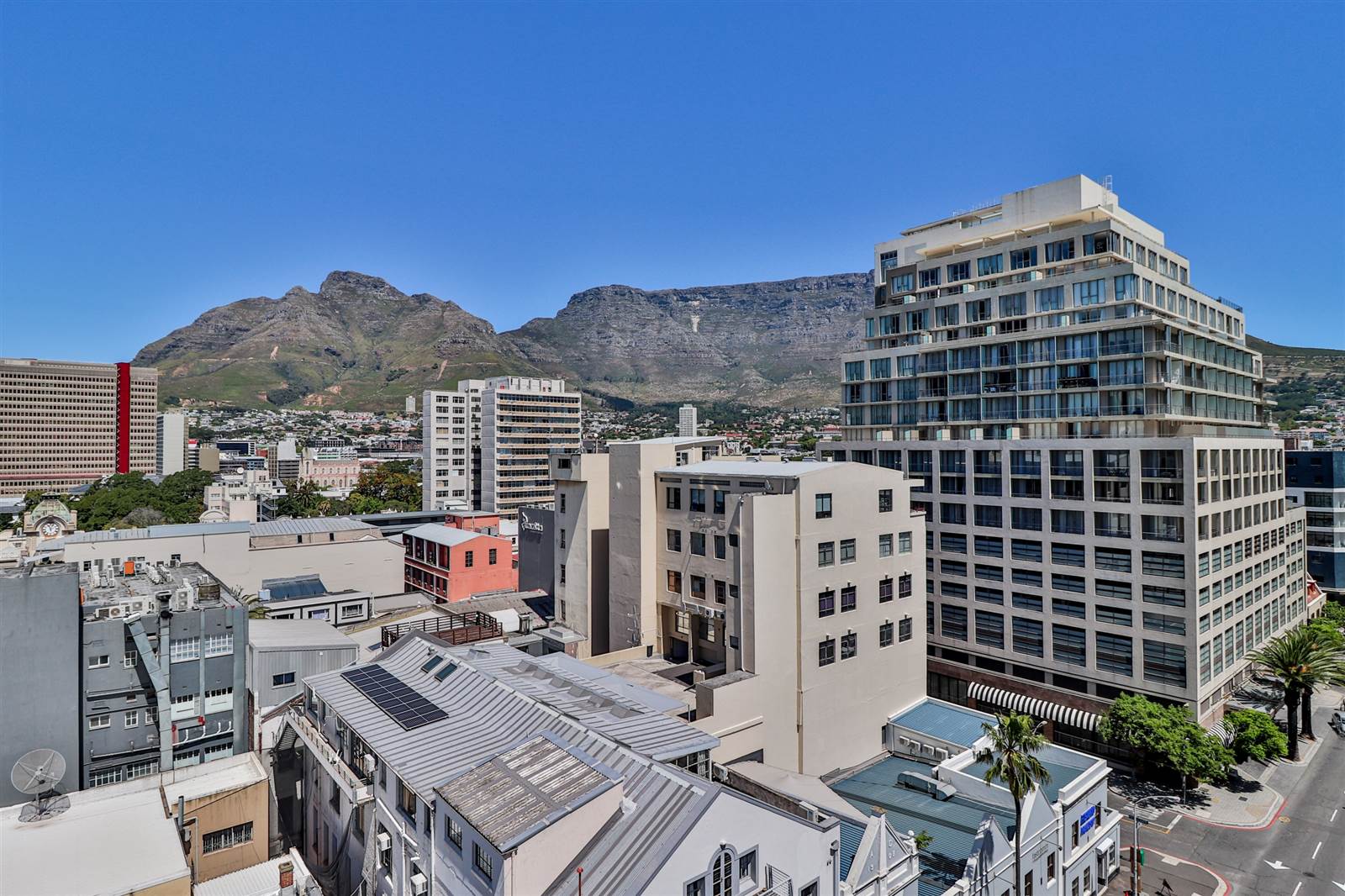 2 Bed Apartment in Cape Town City Centre photo number 2