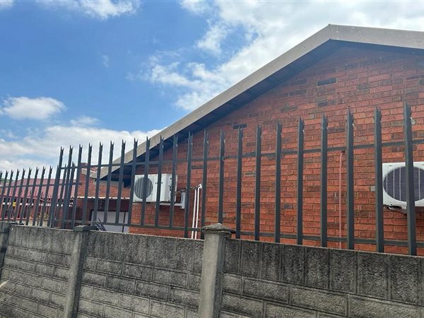 75  m² Commercial space in Bo Dorp