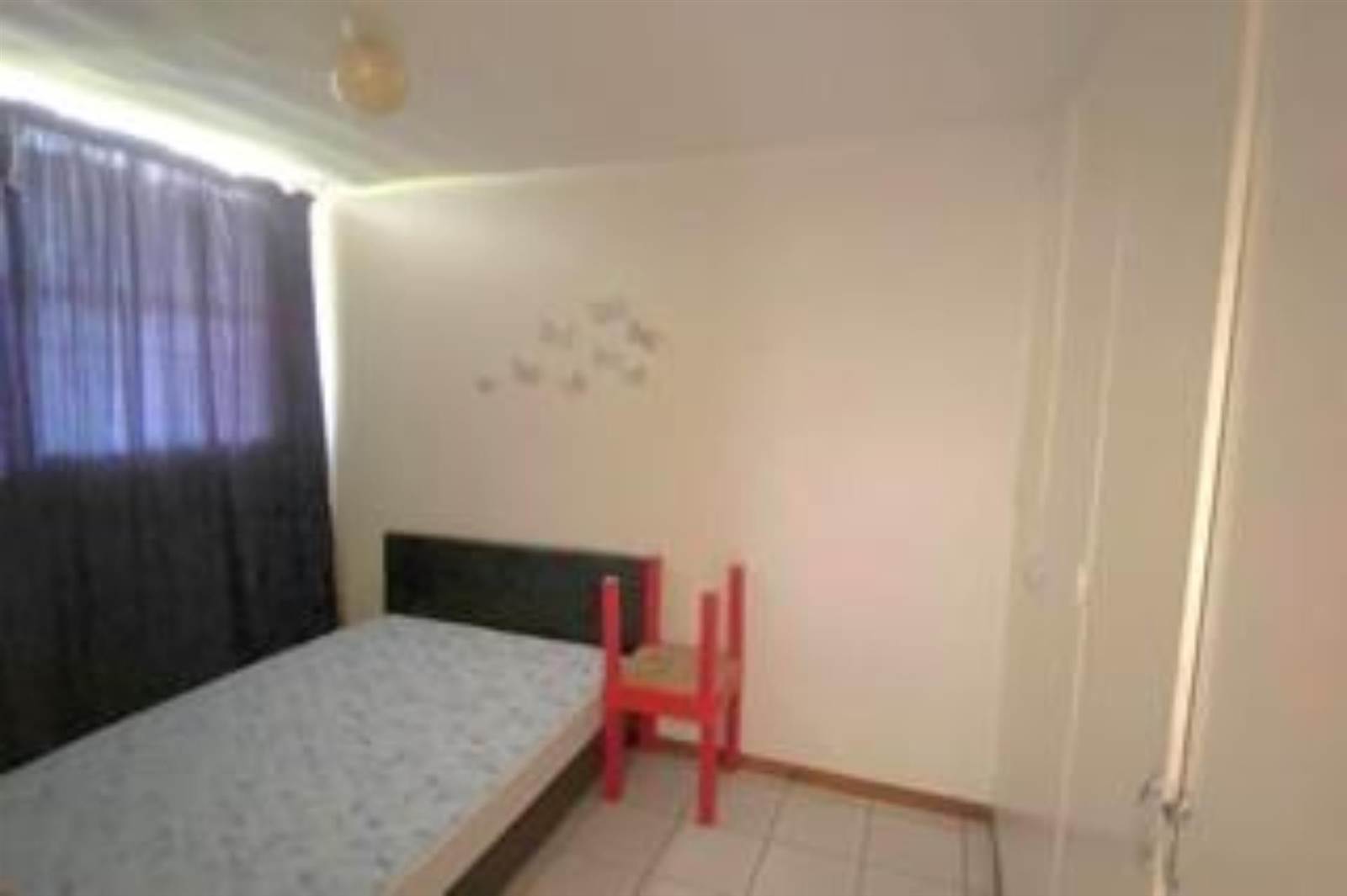 2 Bed Apartment in Brackendowns photo number 9