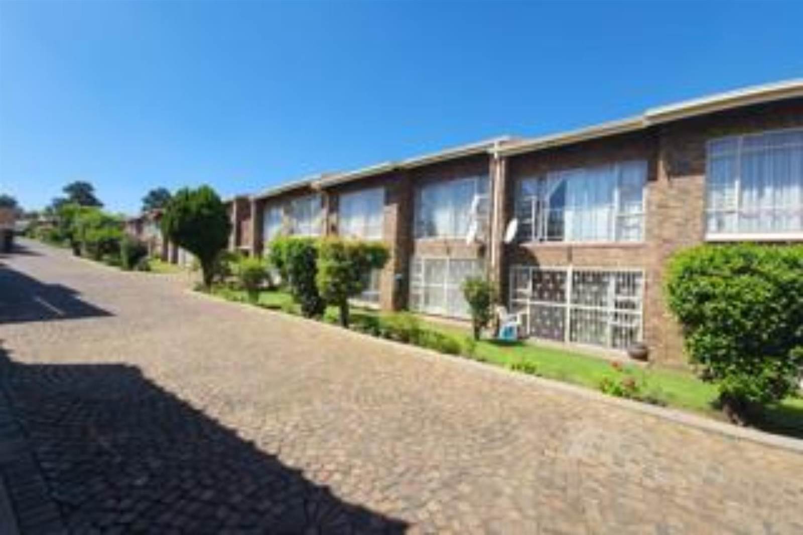 2 Bed Apartment in Brackendowns photo number 3