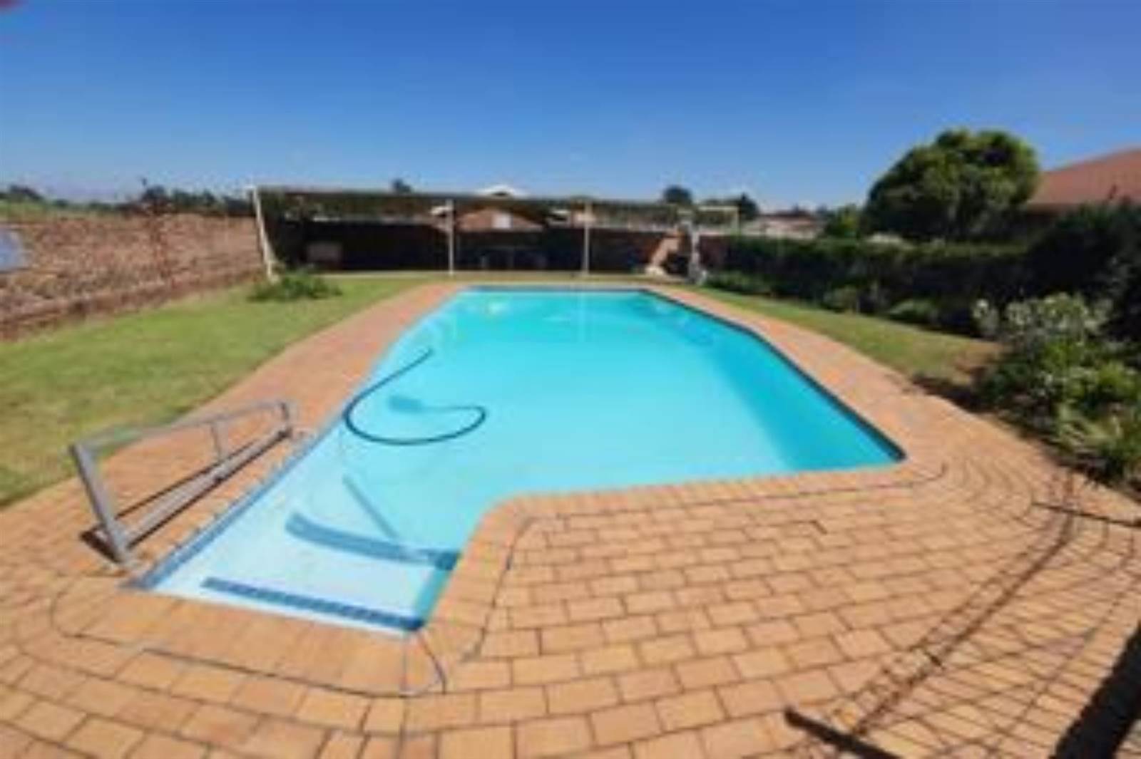 2 Bed Apartment in Brackendowns photo number 11