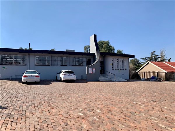 300  m² Commercial space in Southcrest