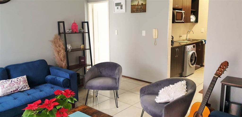 2 Bed Apartment in Wilgeheuwel photo number 2