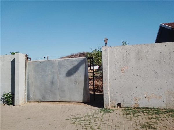 697 m² Land