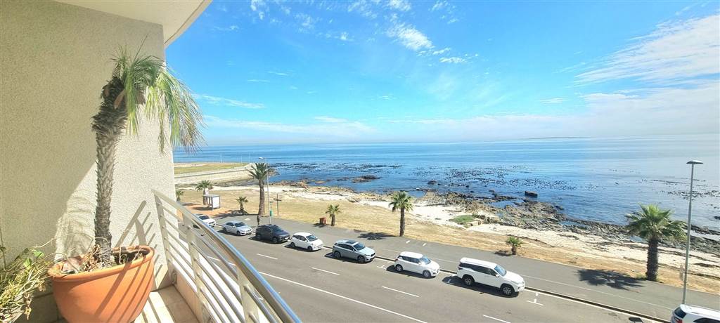 3 Bed Apartment in Mouille Point photo number 30