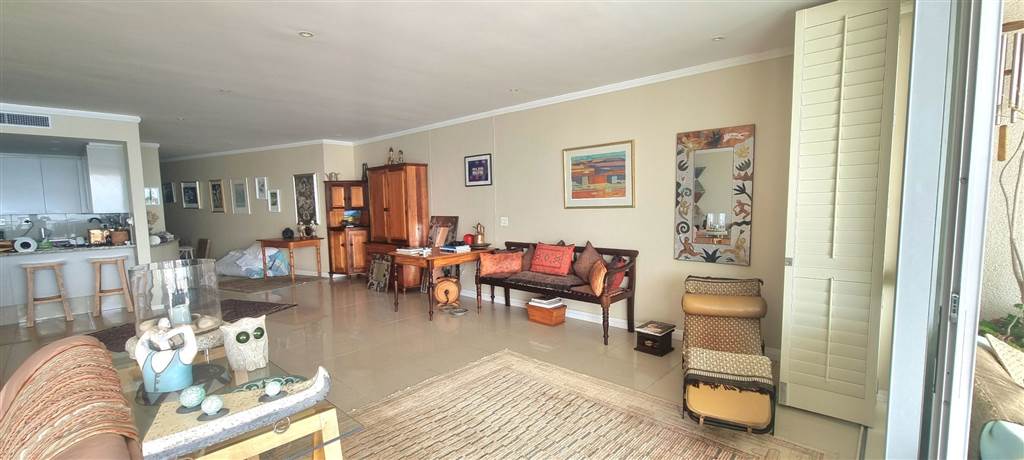 3 Bed Apartment in Mouille Point photo number 9