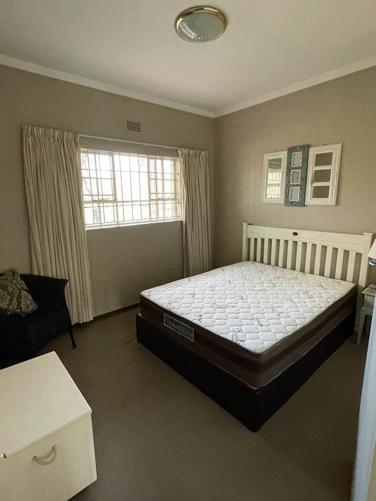 2 Bed Townhouse in Woodmead photo number 8