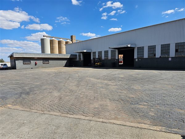 1 400  m² Industrial space