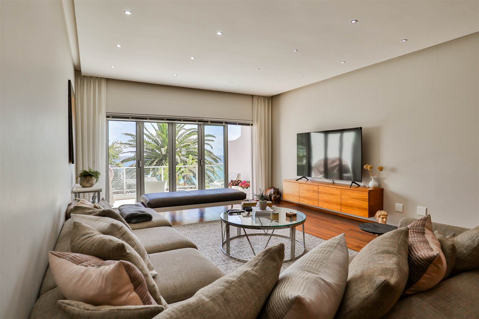 2 Bed Townhouse in Camps Bay photo number 4