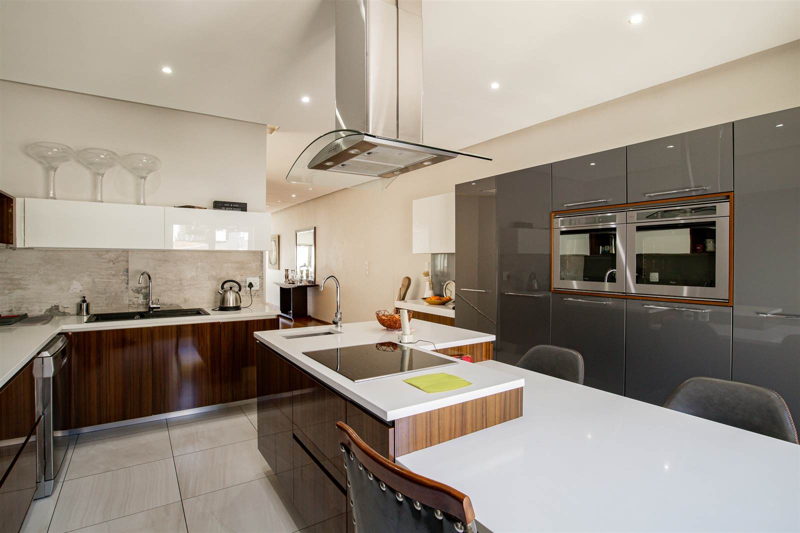 2 Bed Townhouse in Camps Bay photo number 8