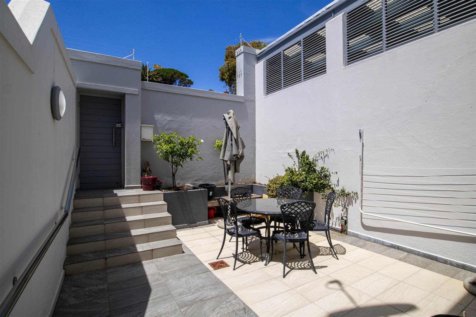 2 Bed Townhouse in Camps Bay photo number 9