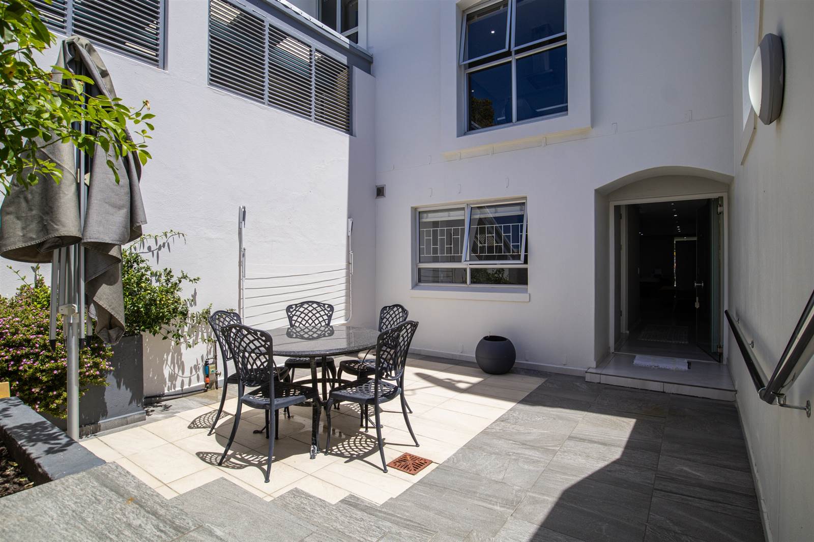 2 Bed Townhouse in Camps Bay photo number 10