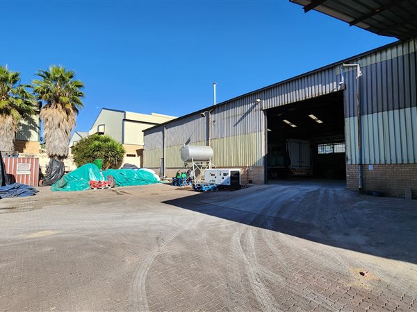 900  m² Industrial space