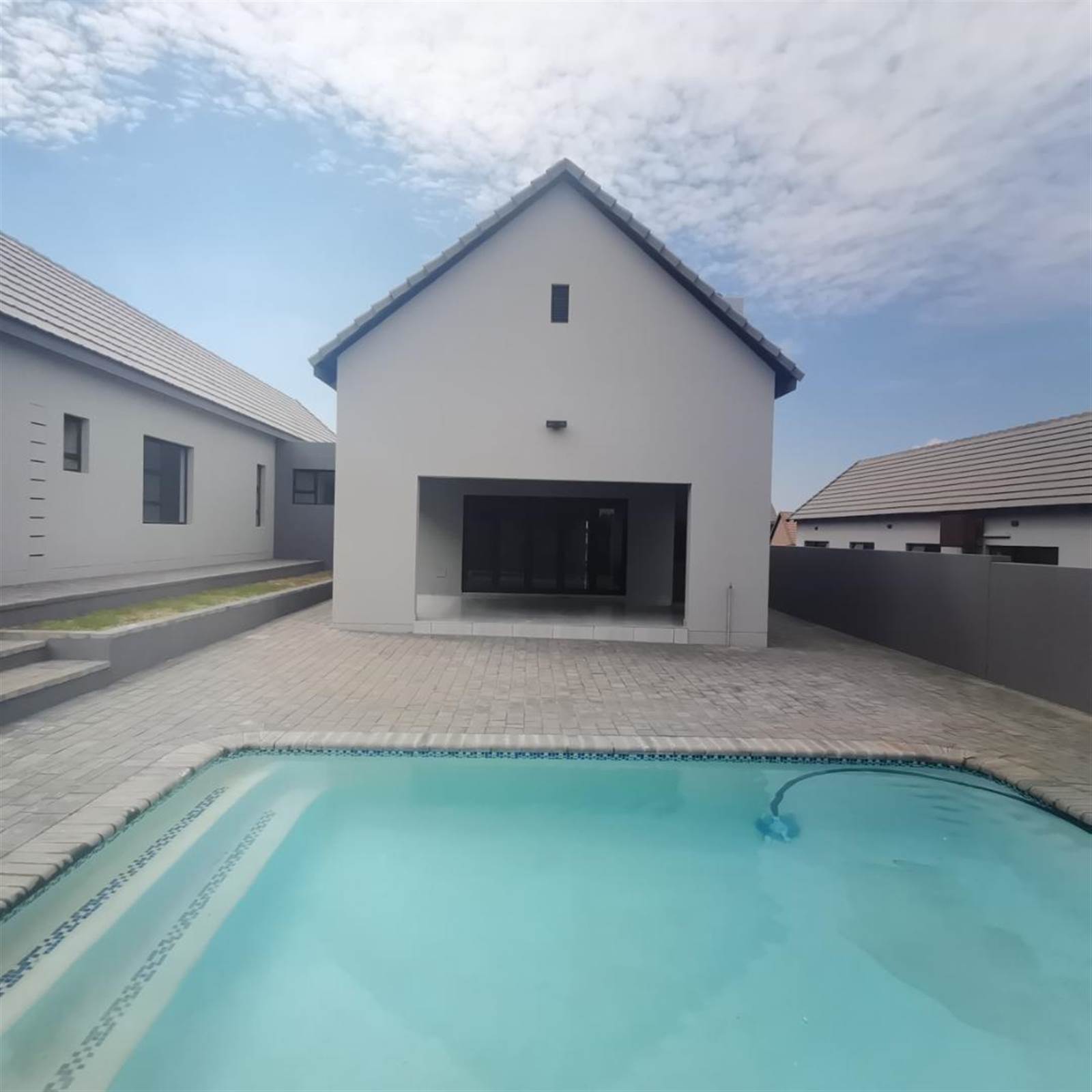 4 Bed House in Hartbeespoort Dam photo number 6